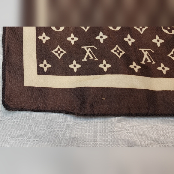 Louis Vuitton silk scarf - Picture 3 of 6